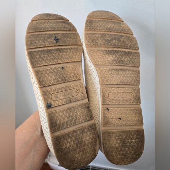 BARETRAPS POSTURE Women's Cream Ballet Flats - Picture 8 of 10